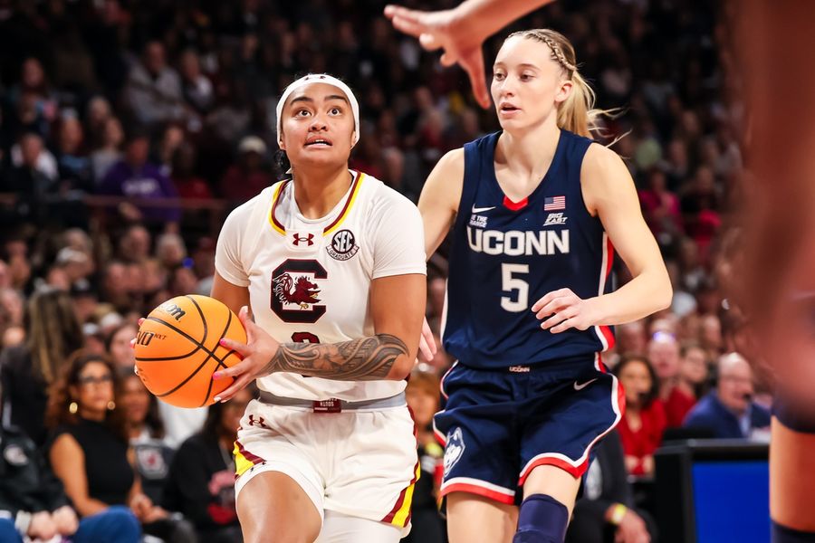 Deadspin | Women's Top 25 roundup: No. 7 UConn makes statement vs. No. 4 S. Carolina