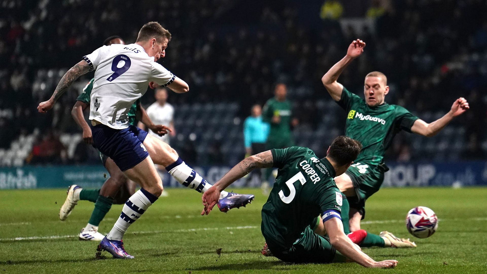 EFL highlights: Preston hold Millwall; Wrexham beaten by Orient