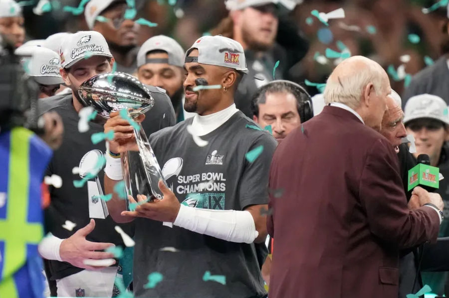 Five Way Too Early Super Bowl LX Predictions for 2025 NFL Season | Deadspin.com