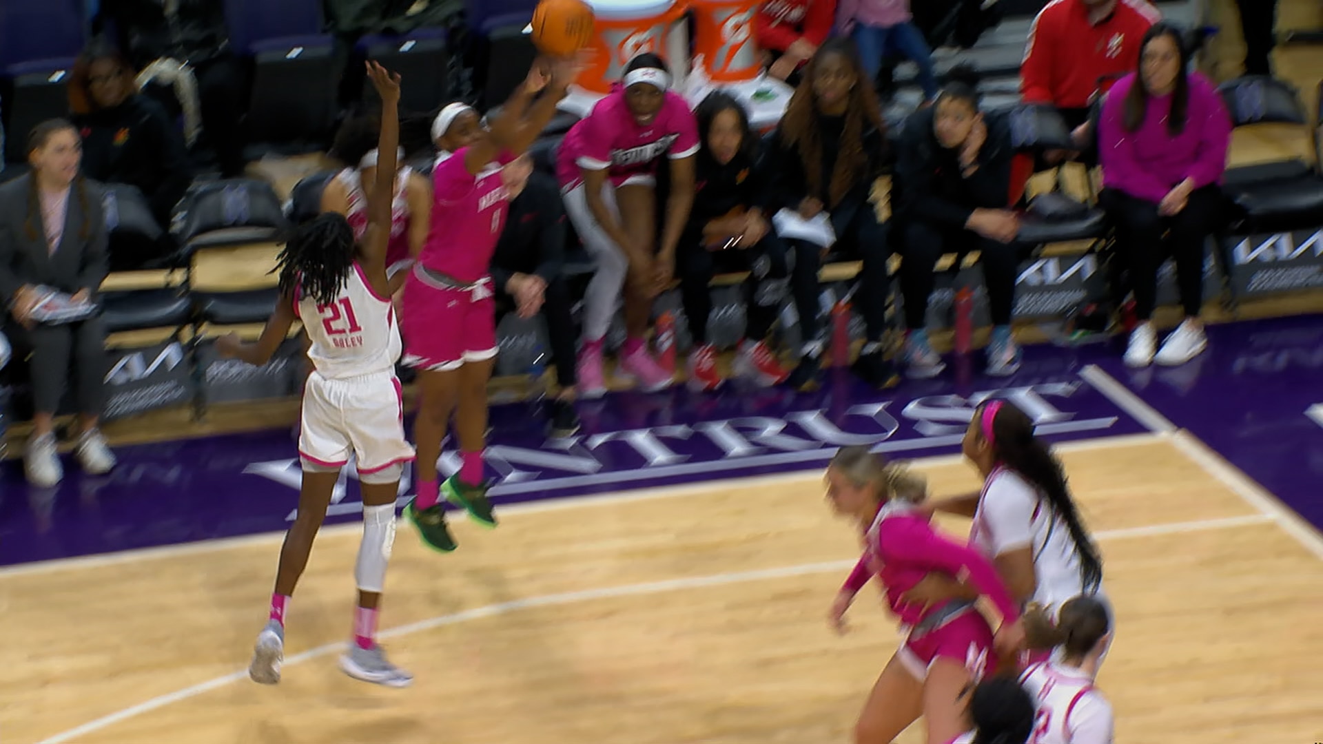 Maryland's Sarah Te-Biasu sinks 3-pointer to extend lead against Northwestern