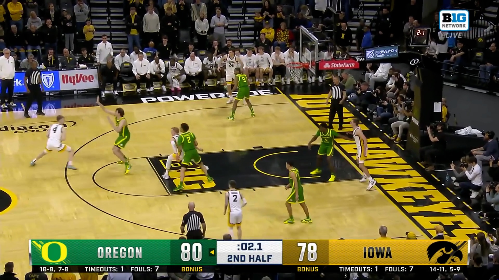 Oregon's stellar defense on final possession fuels narrow victory over Iowa