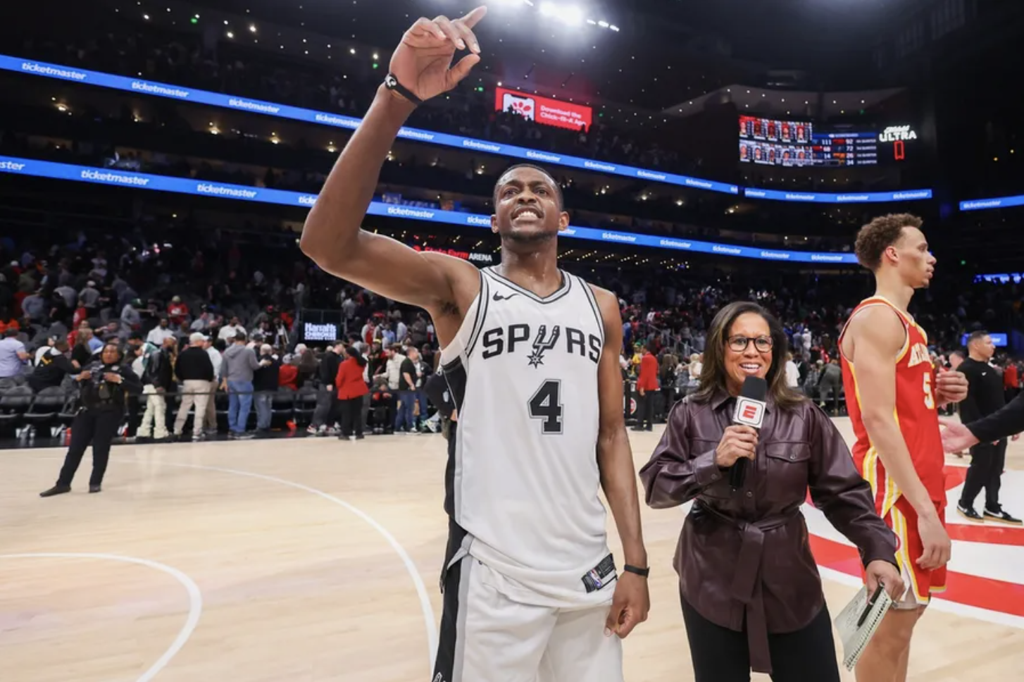 Spurs Strike Gold: De'Aaron Fox Trade Sparks New Era in San Antonio | Deadspin.com