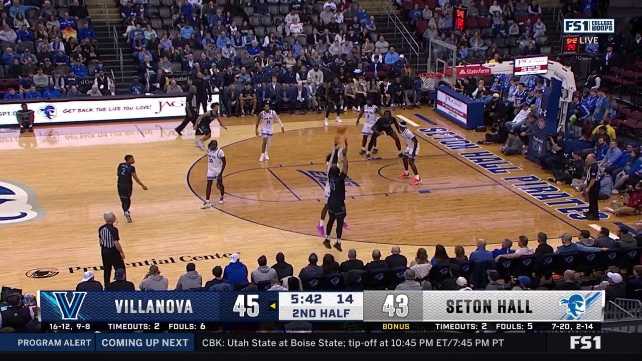 Villanova's Eric Dixon makes 3-pointer to extend lead against Seton Hall