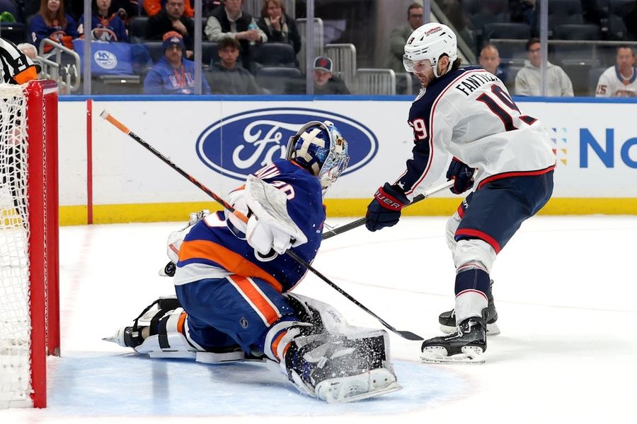 Deadspin | Adam Fantilli lifts Blue Jackets over Islanders in shootout