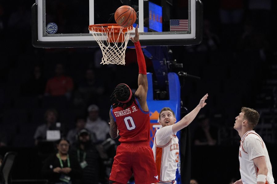 Deadspin | After NCAA snub, SMU looks to keep NIT success going vs. Oklahoma State