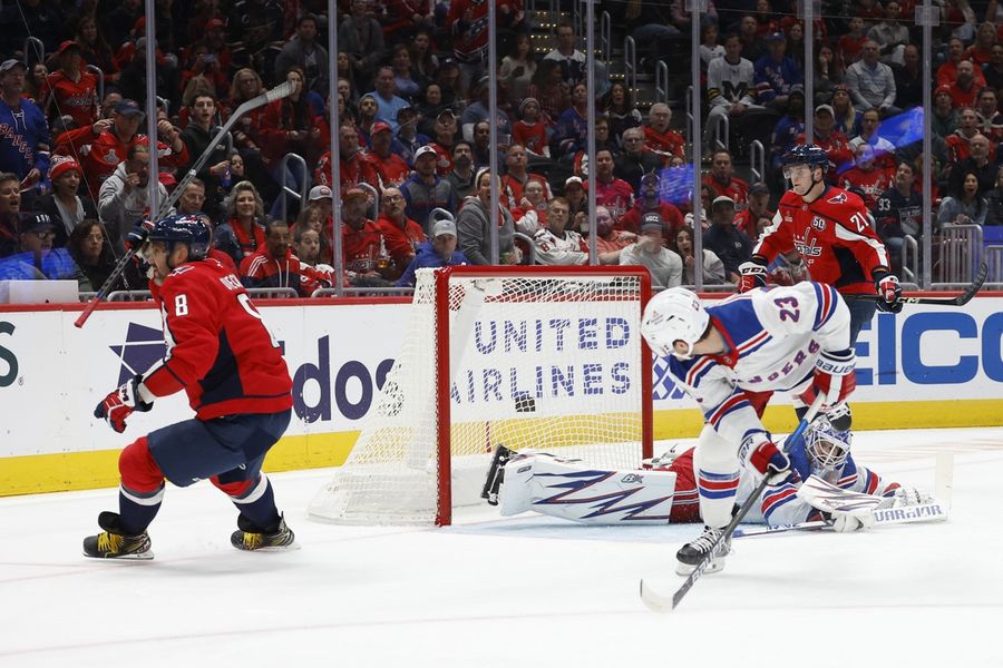 Deadspin | Alex Ovechkin 10 goals from Great One as Caps visit Rangers