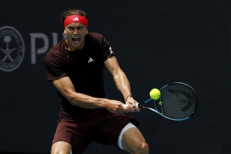 Deadspin | Alexander Zverev powers into fourth round in Miami