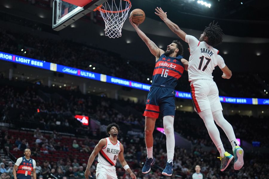 Deadspin | Anfernee Simons pours in 30 as Blazers blitz Wizards