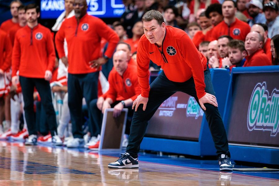 Deadspin | Arizona aims to avoid 'selfish' play in rematch vs. Kansas