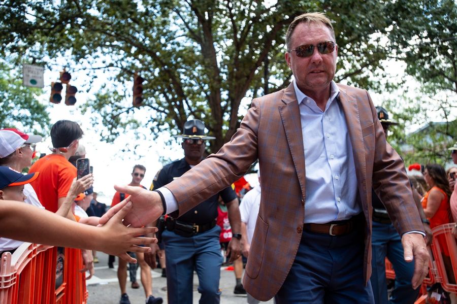 Deadspin | Auburn coach Hugh Freeze battling early stage prostate cancer