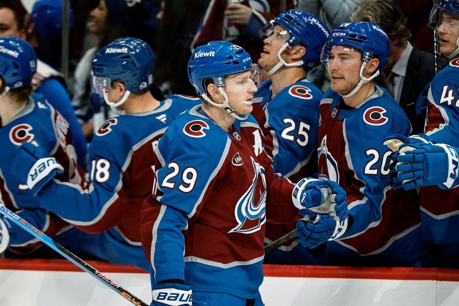 Deadspin | Avalanche can sweep 6-game homestand with win over Blackhawks