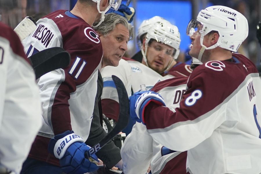 Deadspin | Avalanche take control early en route to rout of Senators