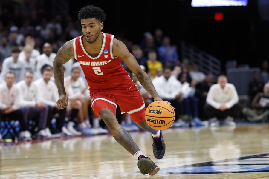 Deadspin | Balanced offense leads New Mexico past Marquette