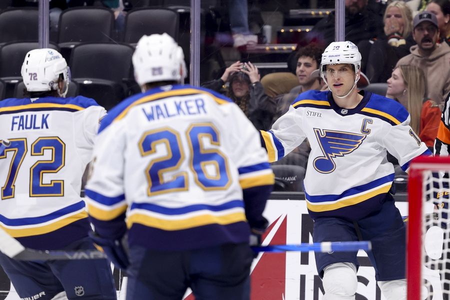 Deadspin | Blues bid to continue ascent in rematch vs. reeling Kings