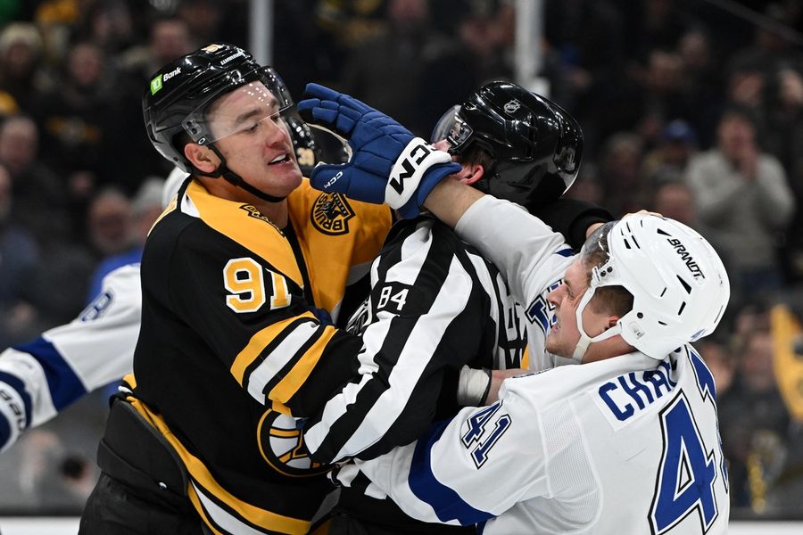 Deadspin | Bruins halt Lightning's home win steak with shutout