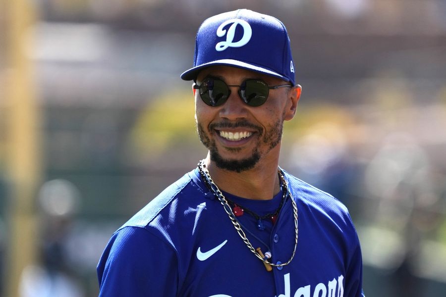 Deadspin | Dodgers' Mookie Betts (illness) out of Tokyo Series vs. Cubs