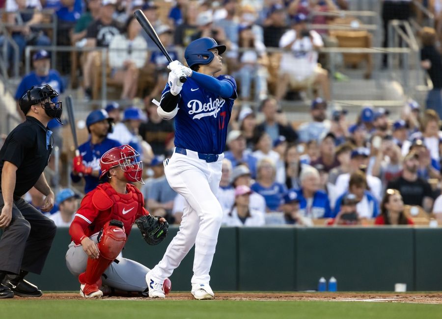 Deadspin | Dodgers' Shohei Ohtani homers in spring debut