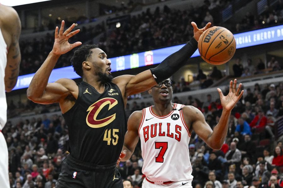 Deadspin | Down 15, Cavs surge past Bulls for 11th straight win