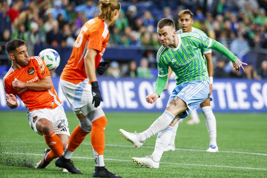 Deadspin | Dynamo earn rare point in Seattle with 0-0 draw