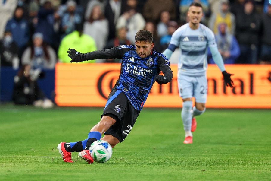 Deadspin | Earthquakes MF Hernan Lopez out 3-4 months after shoulder surgery