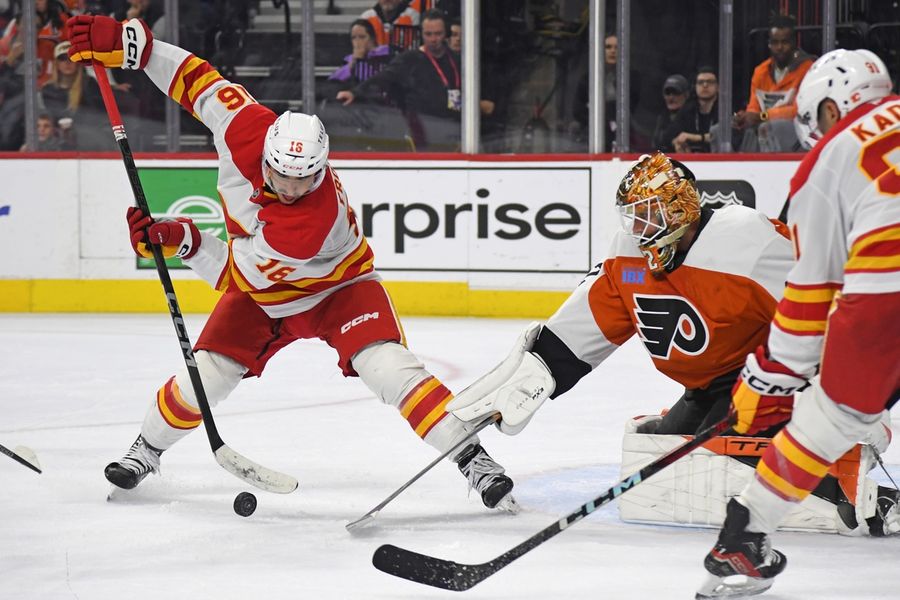 Deadspin | Flames beat Flyers as traded players find spotlight