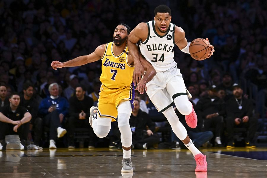 Deadspin | Giannis Antetokounmpo, Bucks blast star-less Lakers