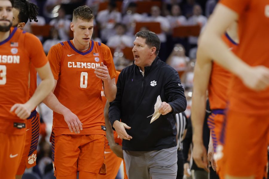 Deadspin | In pursuit of first ACC tourney title, No. 10 Clemson meets SMU