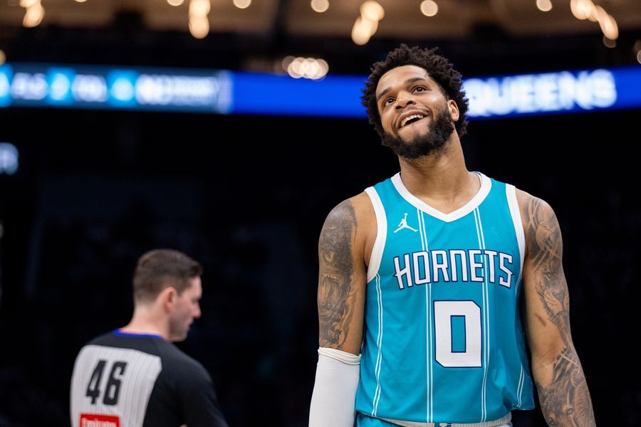 Deadspin | Injury-plagued Hornets look for elusive win vs. Heat