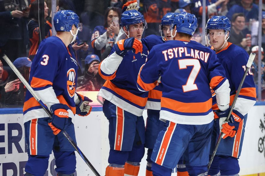 Deadspin | Isles edge Jets, move closer to Eastern wild-card spot