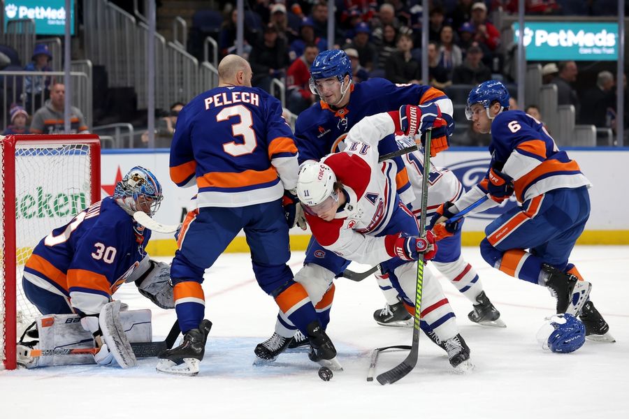 Deadspin | Isles get OT win over Habs in key wild-card showdown