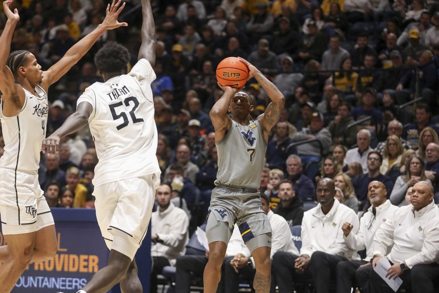 Deadspin | Javon Small leads West Virginia over UCF in season finale