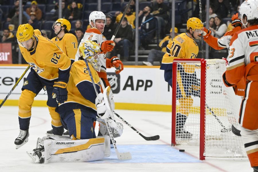 Deadspin | John Gibson returns to help Ducks squash Predators