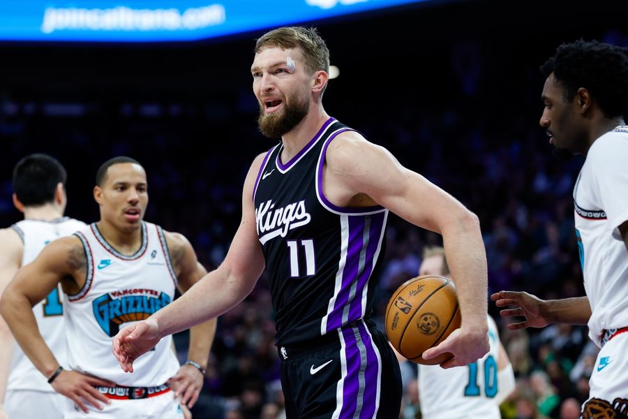 Deadspin | Kings C Domantas Sabonis (ankle) ailing again