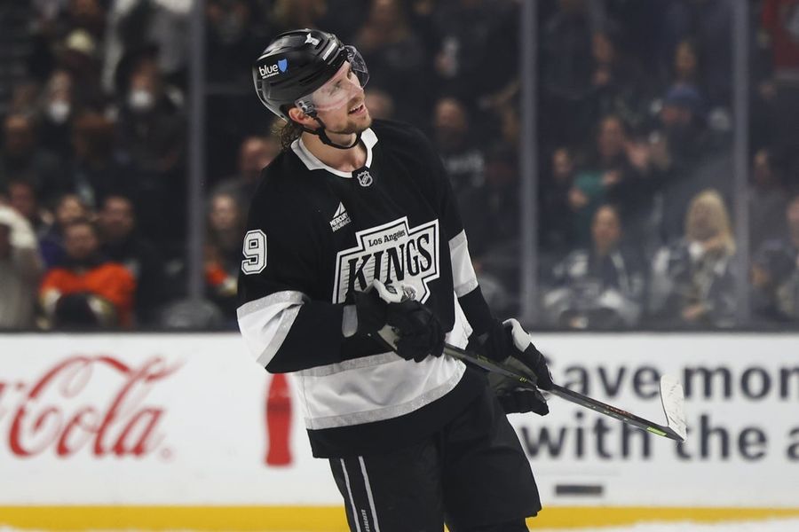 Deadspin | Kings look to continue home dominance against Rangers