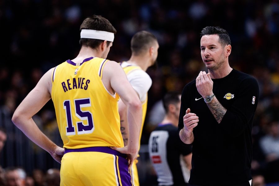 Deadspin | Lakers return home, look to end losing skid vs. Suns