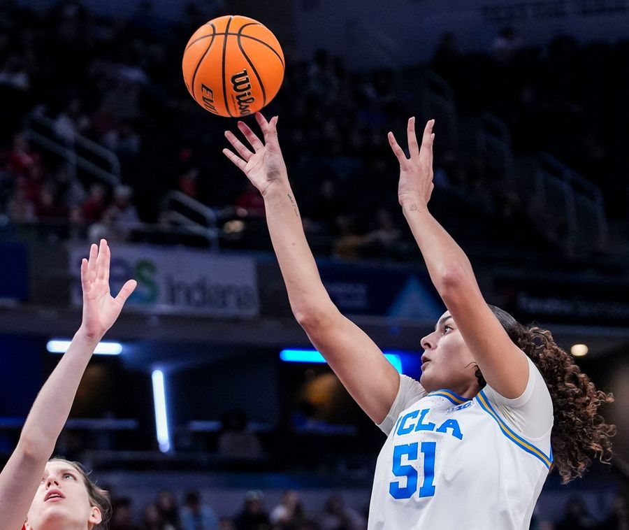 Deadspin | Lauren Betts, No. 4 UCLA rally past No. 2 USC, win Big Ten title