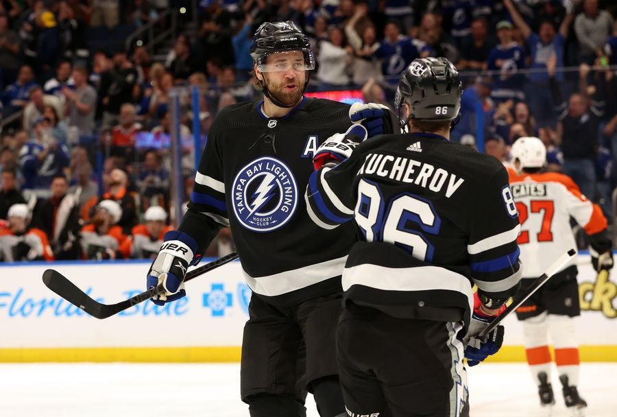 Deadspin | Lightning look to bounce back vs. floundering Flyers