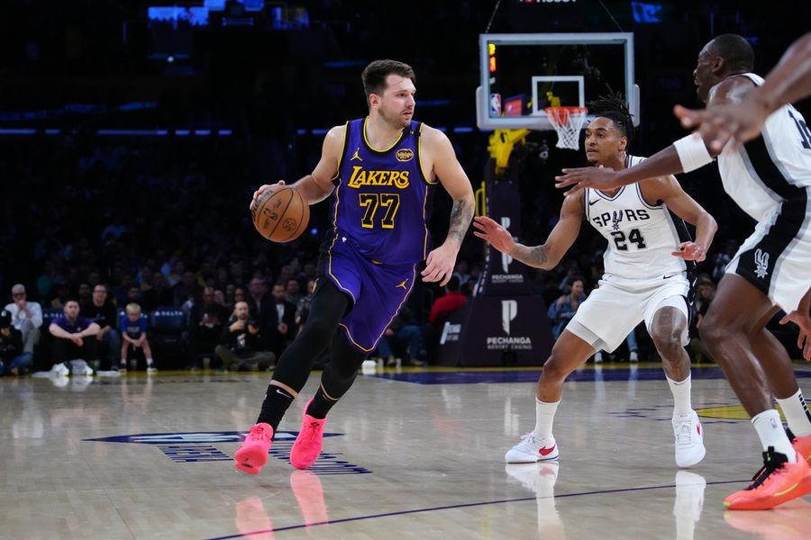 Deadspin | Luka Doncic, Austin Reaves guide Lakers past Spurs