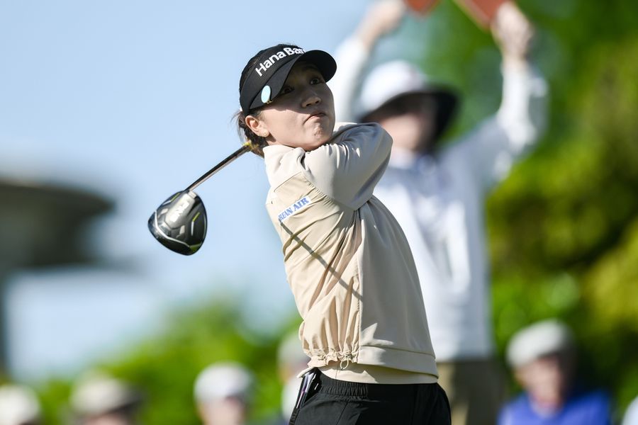 Deadspin | Lydia Ko (68) moves into lead at HSBC Women's World Championship