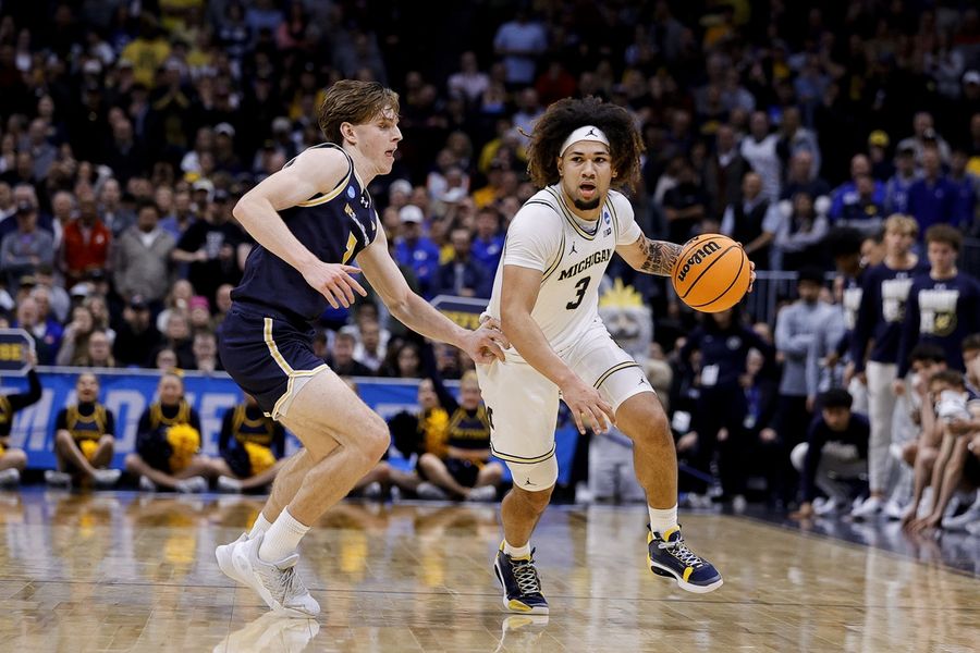 Deadspin | Michigan holds on for close win vs. UC San Diego