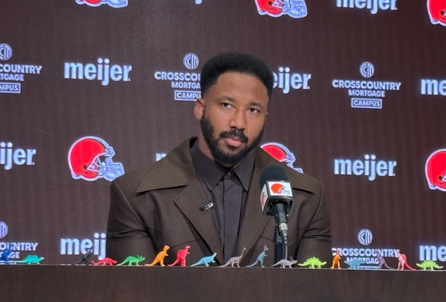 Deadspin | Myles Garrett signs record pact, wants to win with Browns