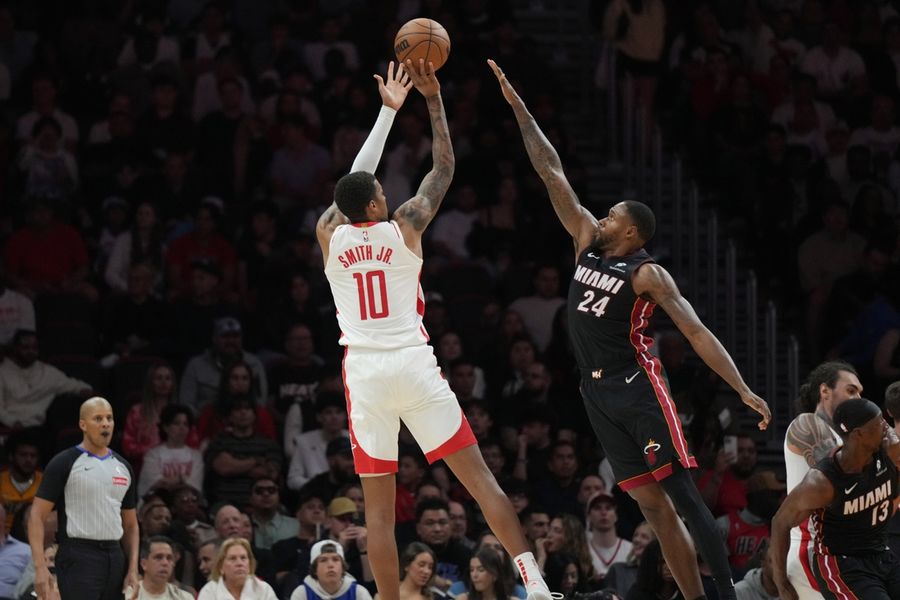 Deadspin | NBA roundup: Rockets get by Heat for 9th straight win