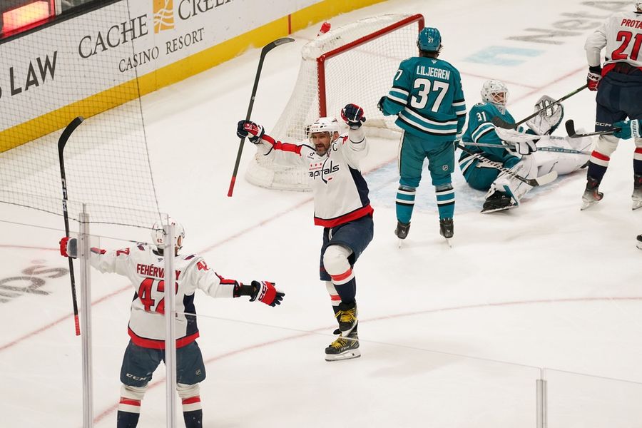 Deadspin | NHL roundup: Alex Ovechkin scores as Caps sink Sharks