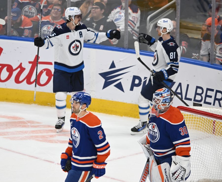 Deadspin | NHL roundup: Jets outlast Oilers in OT