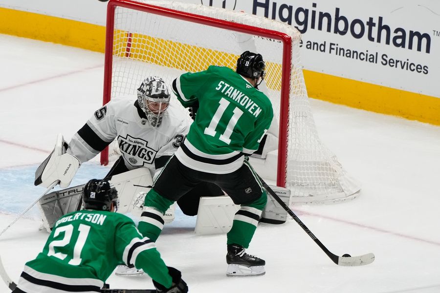 Deadspin | NHL roundup: Logan Stankoven scores twice in Stars' win