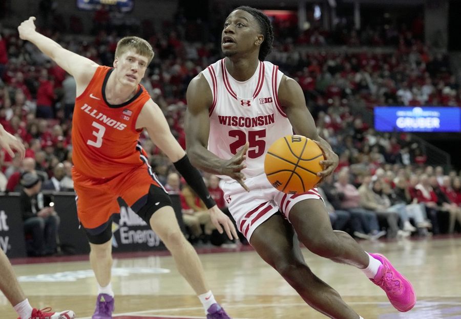 Deadspin | No. 11 Wisconsin aims to stay in 'attack mode' vs. No. 8 Michigan State