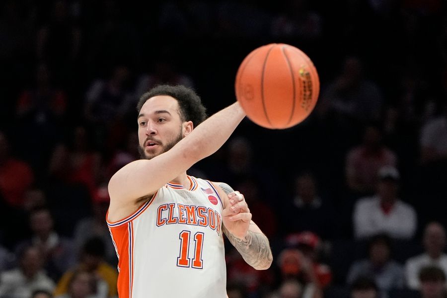 Deadspin | No. 13 Louisville meets No. 10 Clemson in ACC semifinals