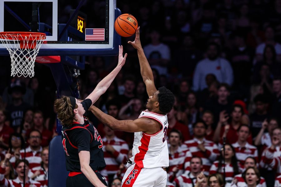 Deadspin | No. 24 Arizona bids to 'take care of business' vs. Kansas