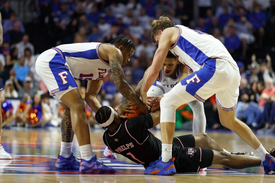 Deadspin | No. 3 Florida rides Will Richard's 25 points, 6 3-pointers past No. 12 Texas A&M