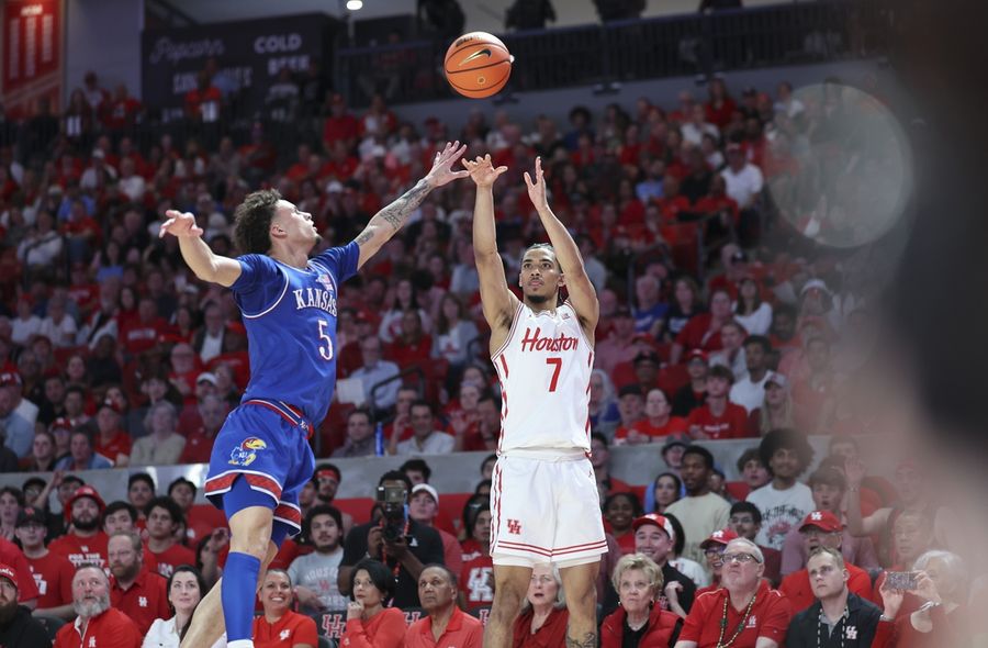 Deadspin | No. 3 Houston beats Kansas, sets Big 12 single-season wins mark